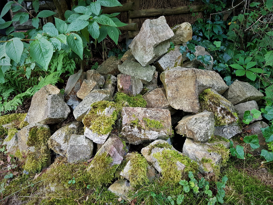 heap of stones stone cairn